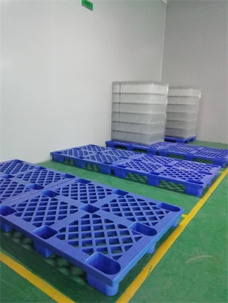 草莓视频APP黄版車間